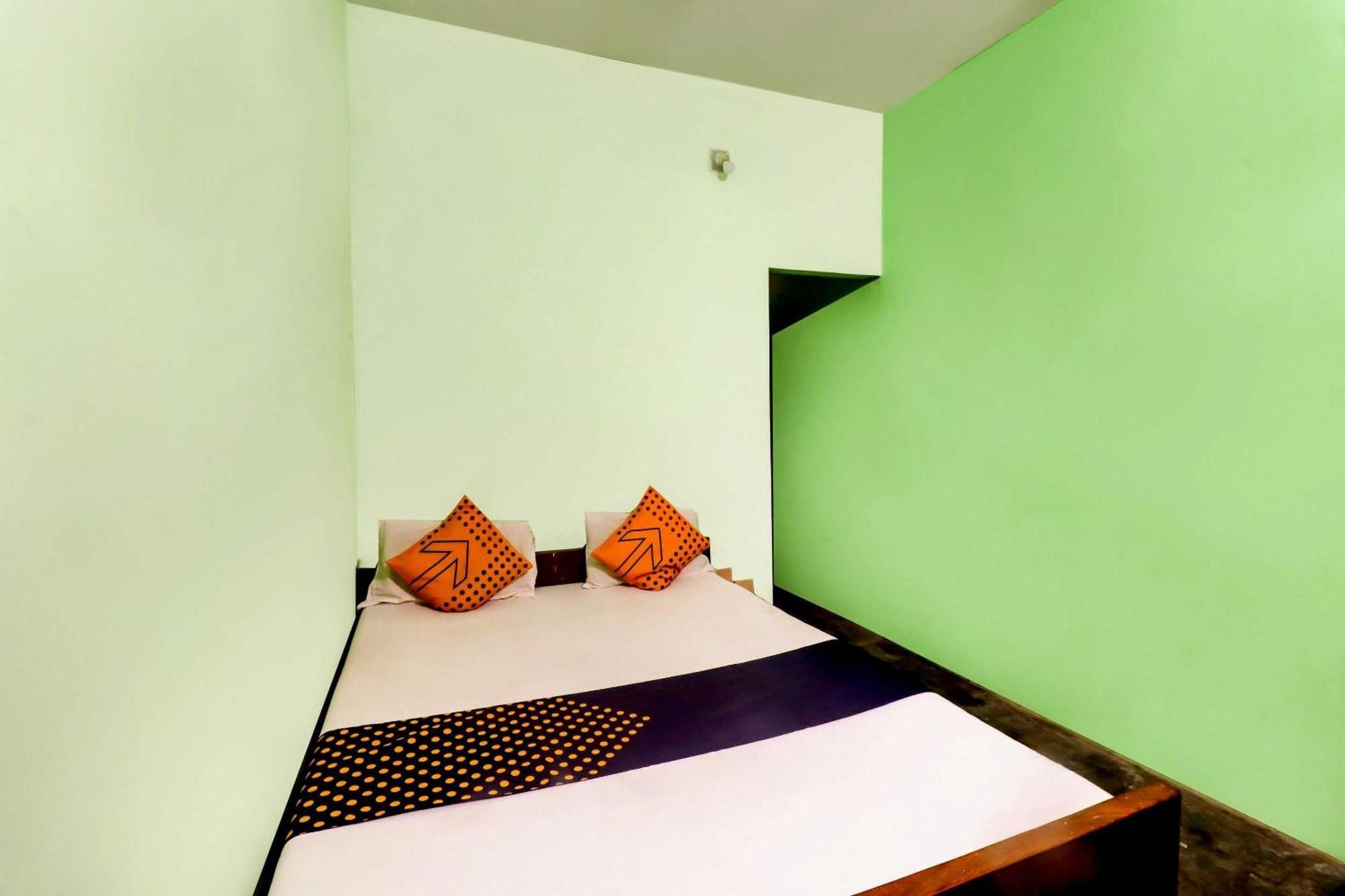 Spot On Mishra Guest House Varanasi Exterior foto