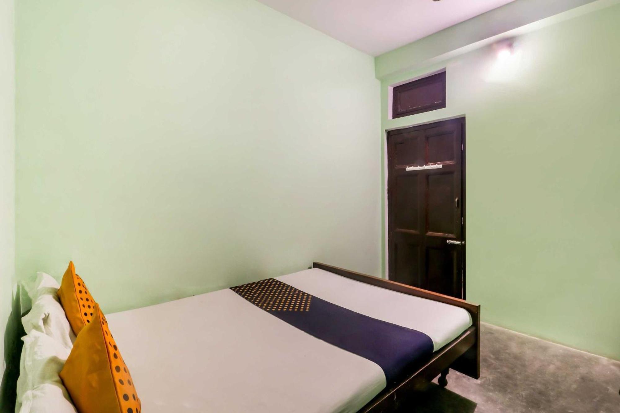 Spot On Mishra Guest House Varanasi Exterior foto